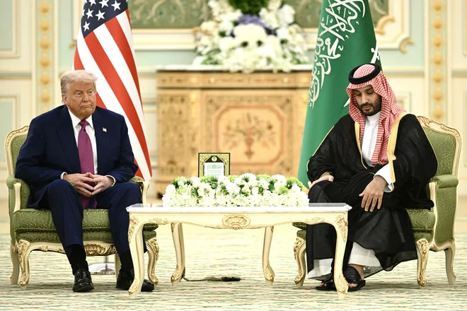 Trump je med obiskom omenil možnost naložb v regiji v vrednosti od 500 milijard do 2,5 bilijona dolarjev. FOTO: Brendan Smialowski/AFP