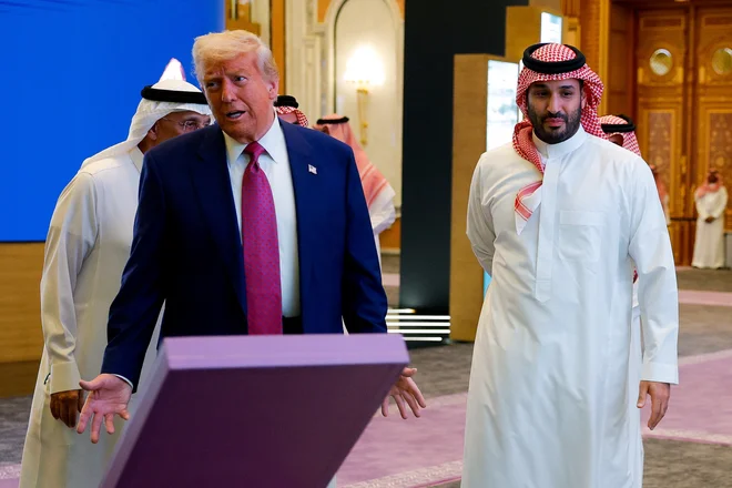 Trumpov štiridnevni obisk na Bližnjem vzhodu, ki vključuje tudi Katar in Združene arabske emirate, je njegova prva večja mednarodna pot po ponovnem prevzemu položaja. FOTO: Brian Snyder/Reuters