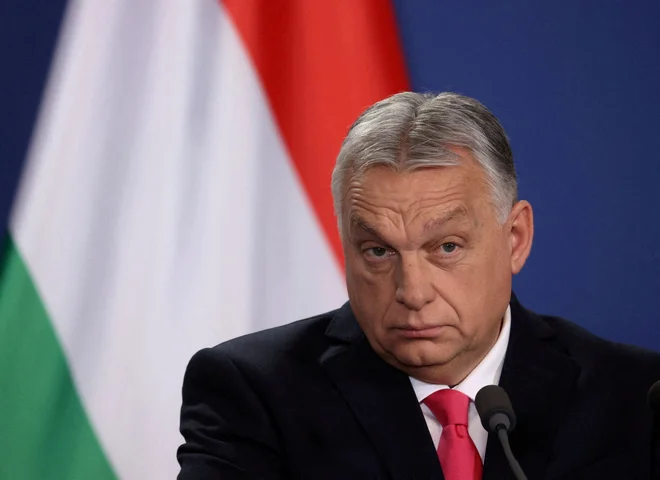 Péter Magyar, nekdanji Orbánov zaveznik in insajder vladajoče stranke, ki je lani ustanovil opozicijsko stranko Tisza, v javnomnenjskih raziskavah po priljubljenosti že dohiteva Fidesz FOTO: Bernadett Szabo/Reuters  