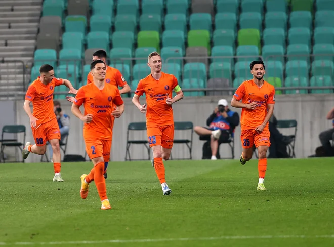 Nogometaši Celja so zasluženo in v velikem slogu osvojili pokalno lovoriko. V finalu so bili za razred boljši od Koprčanov. FOTO: Blaž Samec/Delo