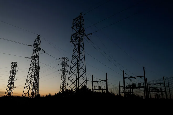 Ob razpdau španskega in portugalskega električnega omrežja bi moralo biti ključno vprašanje, kako je sploh mogoče, da lahko elektroenergetski sistem razpade v tako veliki meri. FOTO: Jon Nazca/Reuters