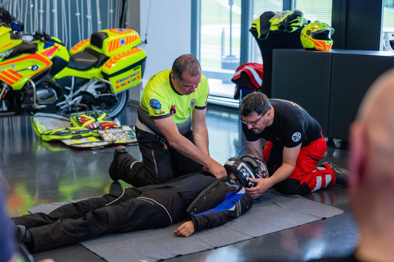 Zavarovalnica Triglav že 12 let namenja sredstva tudi reševalcem motoristom. FOTO: Črt Piksi