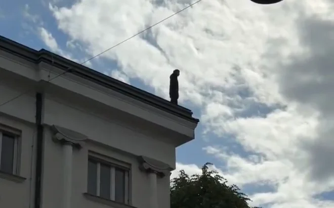 Poslanec na vrhu državnega zbora. FOTO: X