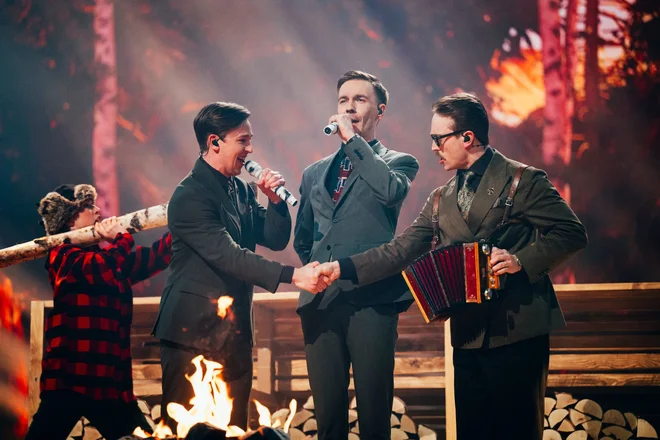 Švedski trio KAJ, ki prihaja s Finske, velja za prvega favorita tekmovanja. FOTO: Sarah Louise Bennett/EBU