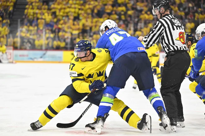 Na tekmi se je plesalo predvsem po švedskih notah. FOTO: Anders Wiklund/AFP