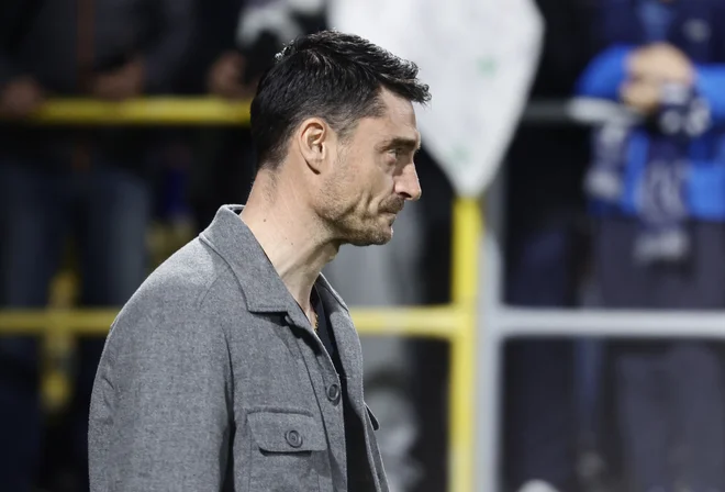 Albert Riera kar pet tekem ne bo smel na štadion. FOTO: Borut Živulović/Reuters