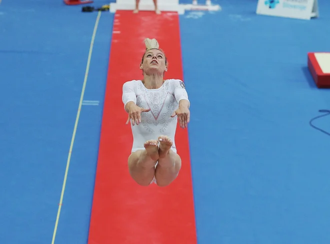 Teja Belak je bila najboljša v finalu preskoka. FOTO: Jože Suhadolnik/Delo