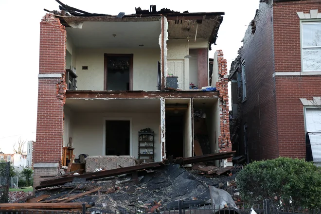 Tornado je razdejal več tisoč domov. FOTO: Reuters