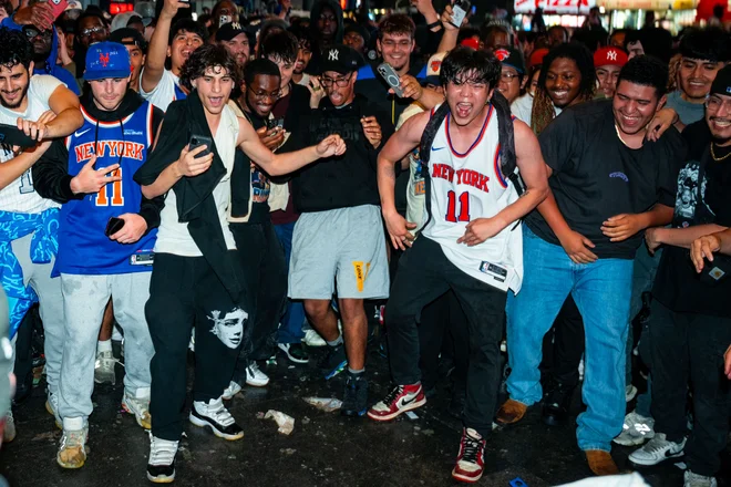Slavje v New Yorku, navijači NY Knicks so si dali duška. FOTO: Angelina Katsanis/AFP