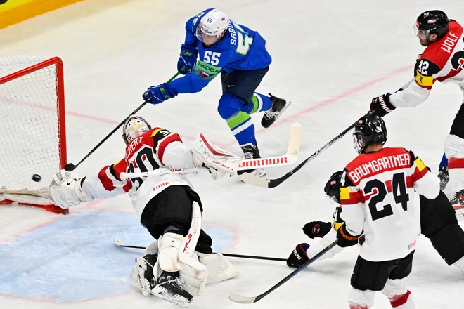 Takole je slovenski kapetan Robert Sabolič zabil gol za izenačenje. FOTO: Anders Wiklund/AFP
