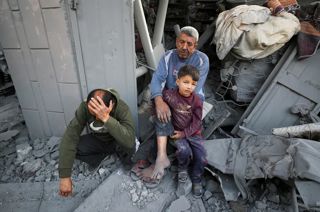 Mednarodne človekoljubne organizacije opozarjajo, da Gaza poleg hrane potrebuje tudi gorivo in druge nujne potrebščine za delovanje zdravstvenega sistema. FOTO: Mahmoud Issa/Reuters