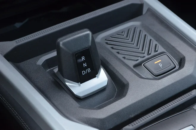 The automatic transmission is available for now only with a self -supply hybrid. Photo: Gasper Boncelj