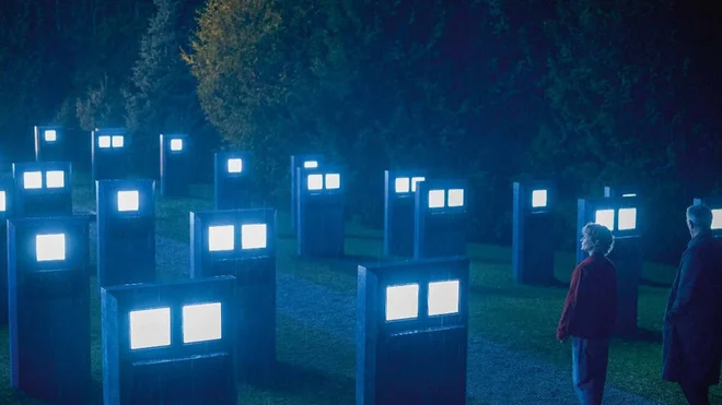 Kakor v njegovih bolj izrazito telesnih grozljivkah, v katerih so telesni potenciali pripeljani onkraj omejitev, so v Mrtvaškem prtu prek vseh meja prignane teorije zarote. FOTO: promocijsko gradivo