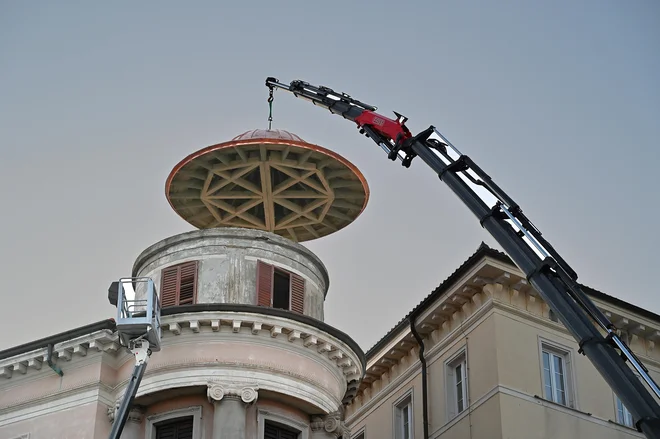 Thus, a dome from gnom landed on the roof of the corner tower of the Piran Palace Gabrielli, where the Maritime Museum operates. Photo ubald Trnkoczy