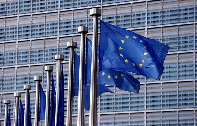 S finančnim paketom želi banka odpraviti vlagateljsko vrzel med Evropo in Združenimi državami Amerike ter spodbuditi tudi zasebne vlagatelje k sodelovanju pri projektih, kar bi lahko skupno sprostilo do 250 milijard evrov naložb v evropski tehnološki sektor. FOTO: Francois Lenoir/Reuters