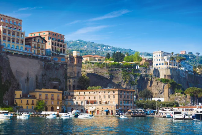 Sorrento je priljubljen v vseh letnih časih, a morda so prav meseci od aprila do junija najprimernejši za obisk. FOTO: Shutterstock