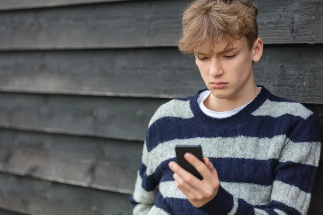Skoraj 70 odstotkov vprašanih priznava, da se po uporabi družbenih omrežij počutijo slabše. FOTO: Shutterstock