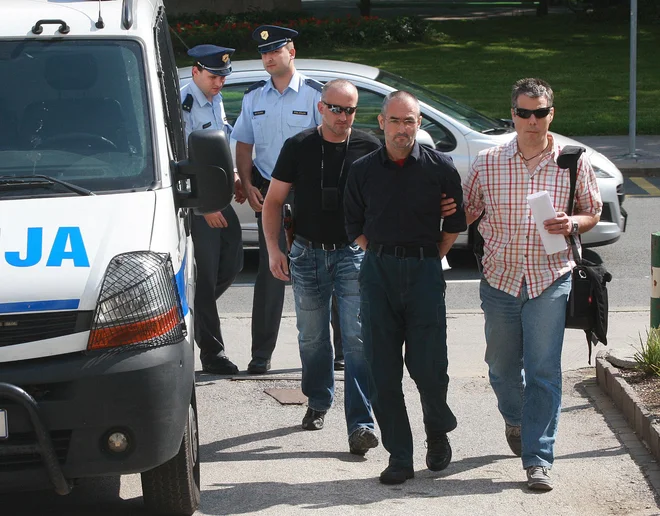 Ronana Chatellierja, nekdanjega vodjo budistične skupnosti v Ljubljani, ki se je več let izmikal sojenju zaradi hudih obtožb spolne zlorabe otrok, so na podlagi evropskega naloga za prijetje aretirali v Franciji. Pred časom so ga v Sloveniji že priprli. FOTO: Igor Mali