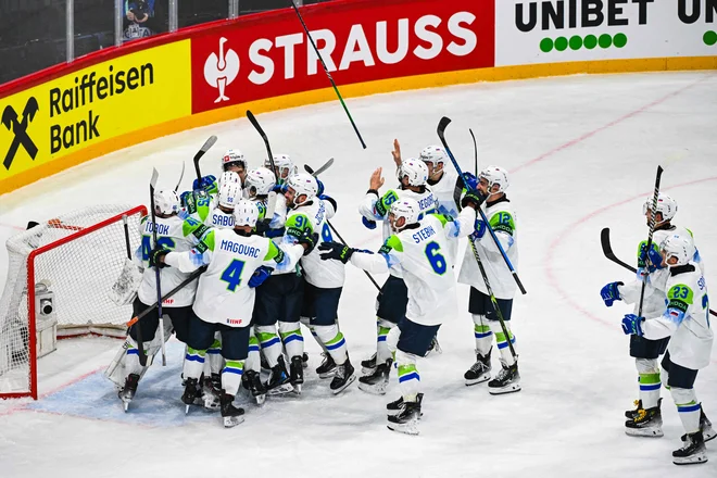 Slovenska hokejska reprezentanca se je tretjič doslej razveselila obstanka med svetovno elito. FOTO: Jonathan Nackstrand/AFP