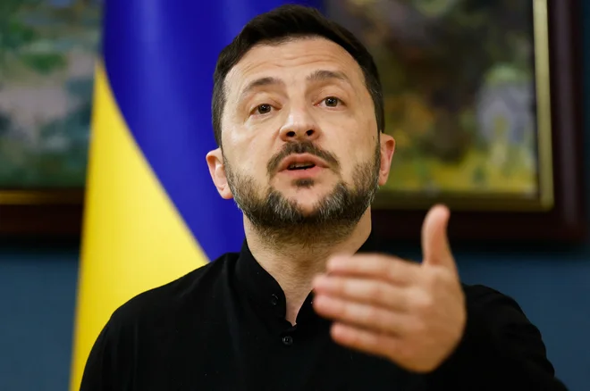 Zelenski je dejal, da Ukrajina razmišlja o več morebitnih prizoriščih za nadaljnja pogajanja in poleg Istanbula omenil Vatikan in Švico. FOTO: Thomas Peter/Reuters