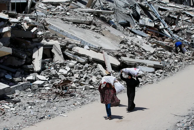 Humanitarna blokada Gaze traja že več kot dva meseca. FOTO: Mahmoud Issa/Reuters