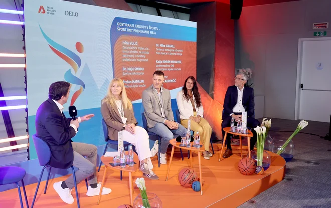 Športnike v izgorelost spravlja predvsem perfekcionizem, smo med drugim slišali na okrogli mizi konference Šport. FOTO: Blaž Samec/Delo