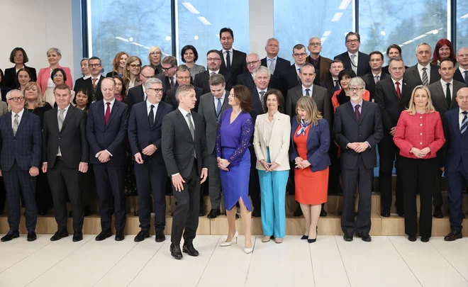 Bivši zunanji minister Anže Logar trdi, da je v slovenski diplomatski mreži veliko prizadevnih in zelo kvalitetnih diplomatov. FOTO: Jože Suhadolnik