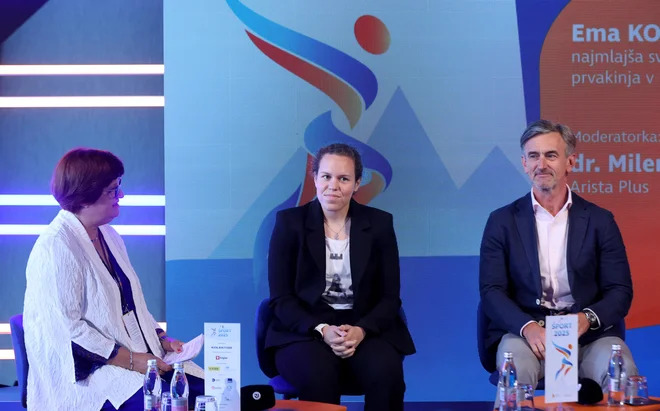 Poslovna konferenca Šport: Milena Fornazarič (prva z leve), Ema Kozin in Marko Lukić. FOTO: Blaž Samec/Delo
