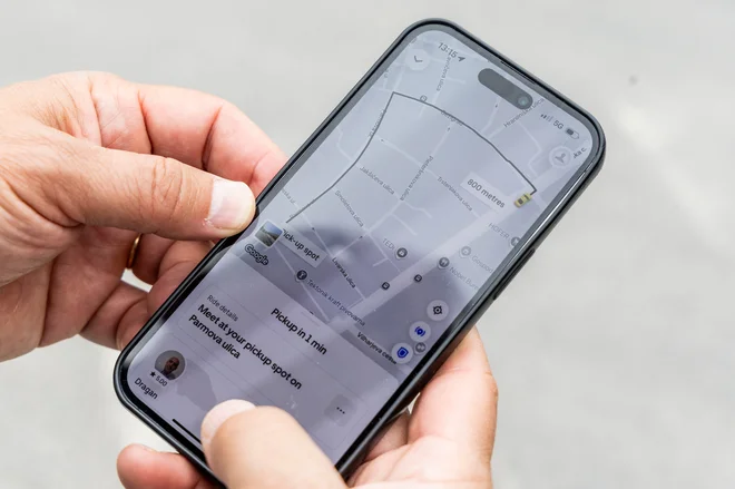 V Ljubljani je pričela delovati aplikacija Uber. FOTO: Voranc Vogel/Delo