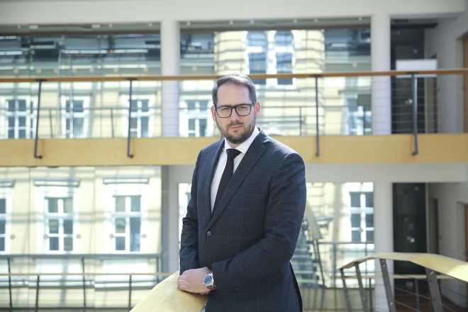 Usmerjeni bomo tako na razvoj paketnih storitev kot digitalizacije, pravi direktor marketinga in divizije Paketi v Pošti Slovenije Matej Raspet. FOTO: Jože Suhadolnik/Delo