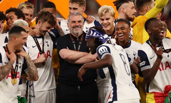 Ange Postecoglou se je veselil lovorike Tottenhama. FOTO: Isabel Infantes/Reuters