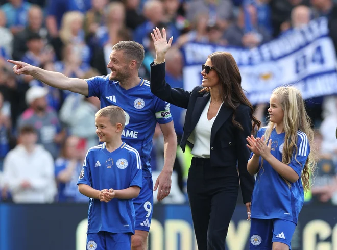 Na zadnji tekmi za Leicester City ga je spremljala tudi družina, žena Rebekah in otroci. FOTO: Chris Radburn/Reuters