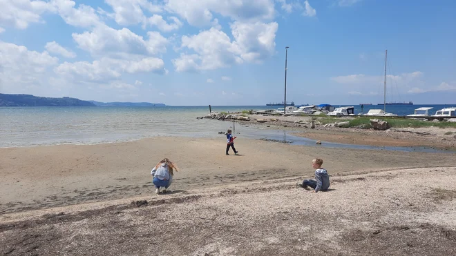 Nad pokopališčem školjk bodo zanesljivo navdušeni najmlajši družinski člani. FOTO: Agata Rakovec Kurent