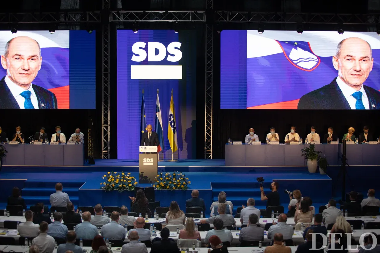 Foto: Na kongresu SDS v Slovenskih Konjicah so delegati nazadnje volili predsednika stranke, volili so vsi člani. Danes pa bodo razglasili le rezultate in volili člane izvršilnega in nadzornega odbora. FOTO: Voranc Vogel