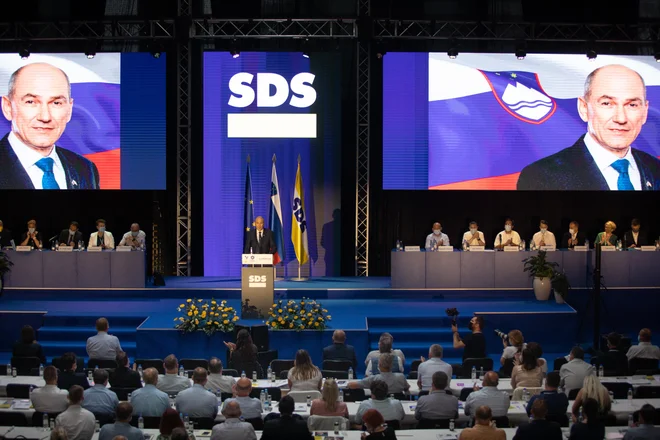 Na kongresu SDS v Slovenskih Konjicah so delegati nazadnje volili predsednika stranke, volili so vsi člani. Danes pa bodo razglasili le rezultate in volili člane izvršilnega in nadzornega odbora. FOTO: Voranc Vogel