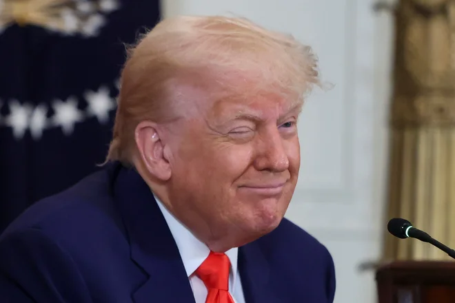 Donald Trump pravi, da pogajanja ne vodijo nikamor, zato je sprejel enostransko odločitev. FOTO: Evelyn Hockstein/Reuters