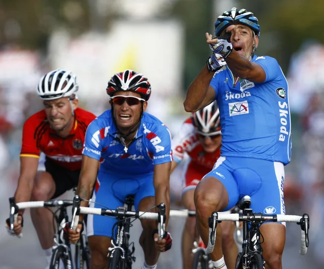 Leta 2007 je Paolo Bettini v Stuttgartu slavil svoj drugi zaporedni naslov svetovnega prvaka. FOTO: Wolfgang Rattay/Reuters