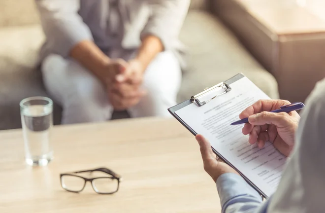 Vsi so se strinjali, da je treba področje urediti, največje vprašanje pa je, ali je treba psihoterapijo res umestiti v zdravstvo. FOTO: Shutterstock