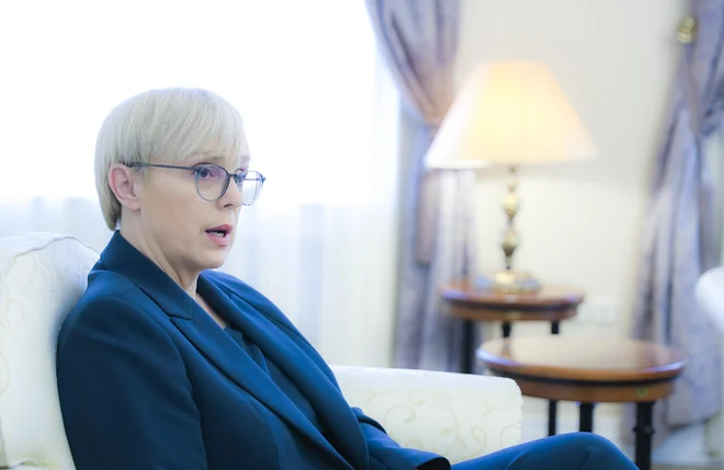 Predsednica republike Slovenije je v tem primeru ravnala v duhu večinskega javnega mnenja, zato bi bilo naknadno izkazovanje namišljene hvaležnosti neumestno. FOTO: Jože Suhadolnik/Delo