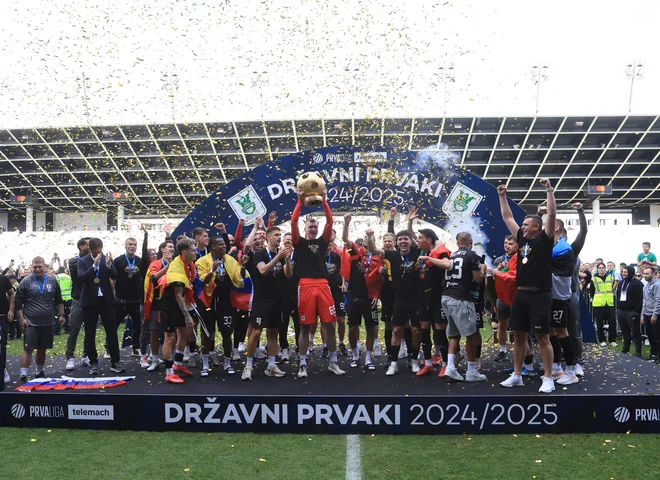 Slavje nogometašev Olimpije v Stožicah. FOTO: Dejan Javornik