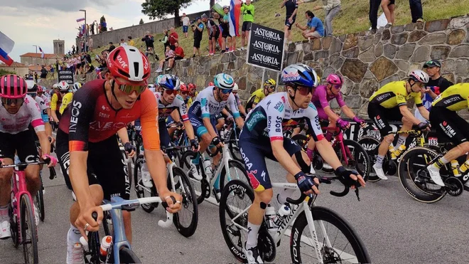 Jan Tratnik cut air in Gorizia Brda for Primož Roglič. Photo: Sasha Zivec