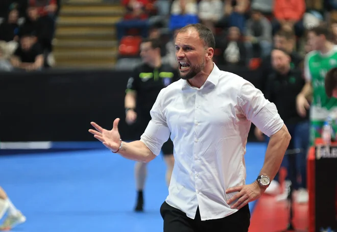The Celje people scored only four goals in the first half, in the Finals of Velenje