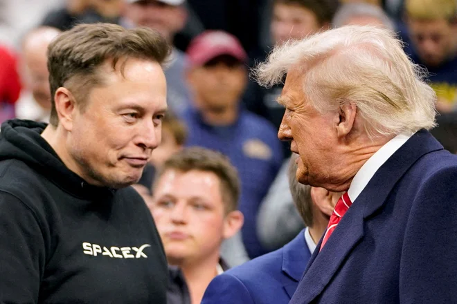 Elon Musk in ameriški predsednik Donald Trump. FOTO: Nathan Howard/Reuters