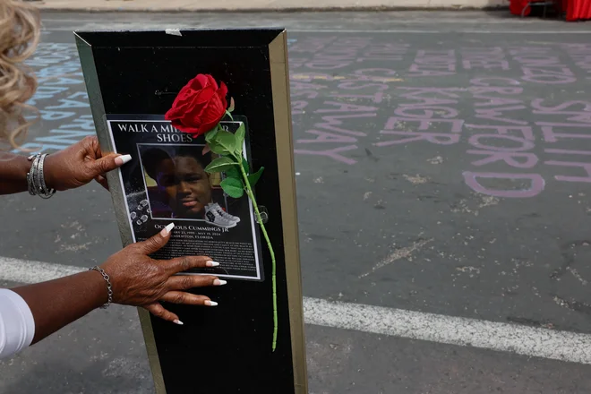 Policist je bil zaradi umora druge stopnje obsojen na 22 let zapora. FOTO: Leah Millis/Reuters