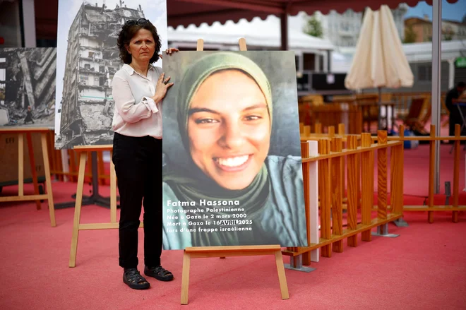 Režiserka Sepideh Farsi s fotografijo Fatime Hasuna FOTO: Stephane Mahe/Reuters