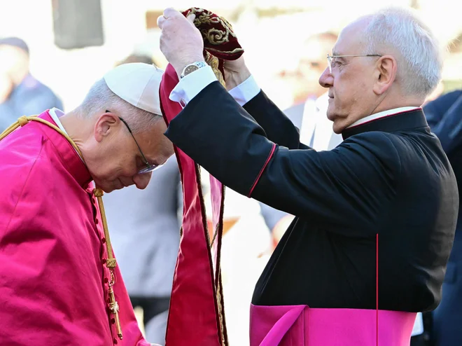 Z vodenjem maše v baziliki svetega Janeza Lateranskega v Rimu je papež postal tudi poglavar rimske škofije. FOTO: Alberto Pizzoli/AFP