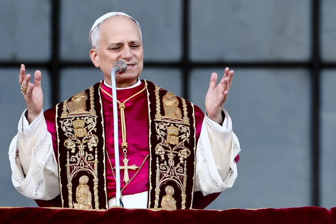 Bazilika svetega Janeza Lateranskega, kjer je novi papež danes obhajal evharistijo, ima v zgodovini in simboliki Cerkve izjemen pomen. FOTO: Vincenzo Livieri/Reuters