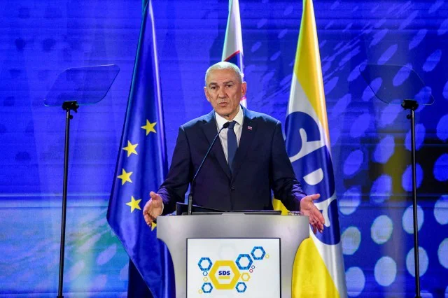 Prvak SDS je z 98-odstotno podporo dobil še deseti mandat. Rezultate so v Ormožu zgolj razglasili, izvolili pa so nov izvršilni in nadzorni odbor. FOTO: Božidar Kolar/STA