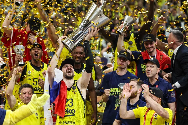 Turks with a former Olympia player for the second time European Champions