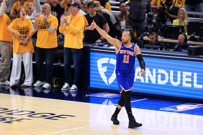 Jalen Brunson je kljub težavam z osebnimi napakami zbral 23 točk. FOTO: Justin Casterline/AFP